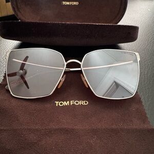 Tom Ford Women's Sunglasses with Silver Frame